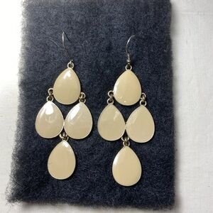 Elegant Gold and Cream Earrings Set